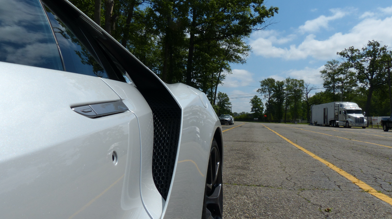 Illustration for article titled What It's Like Stepping Out Of A 250,000 Mile Junker And Into A $150,000 Acura NSX